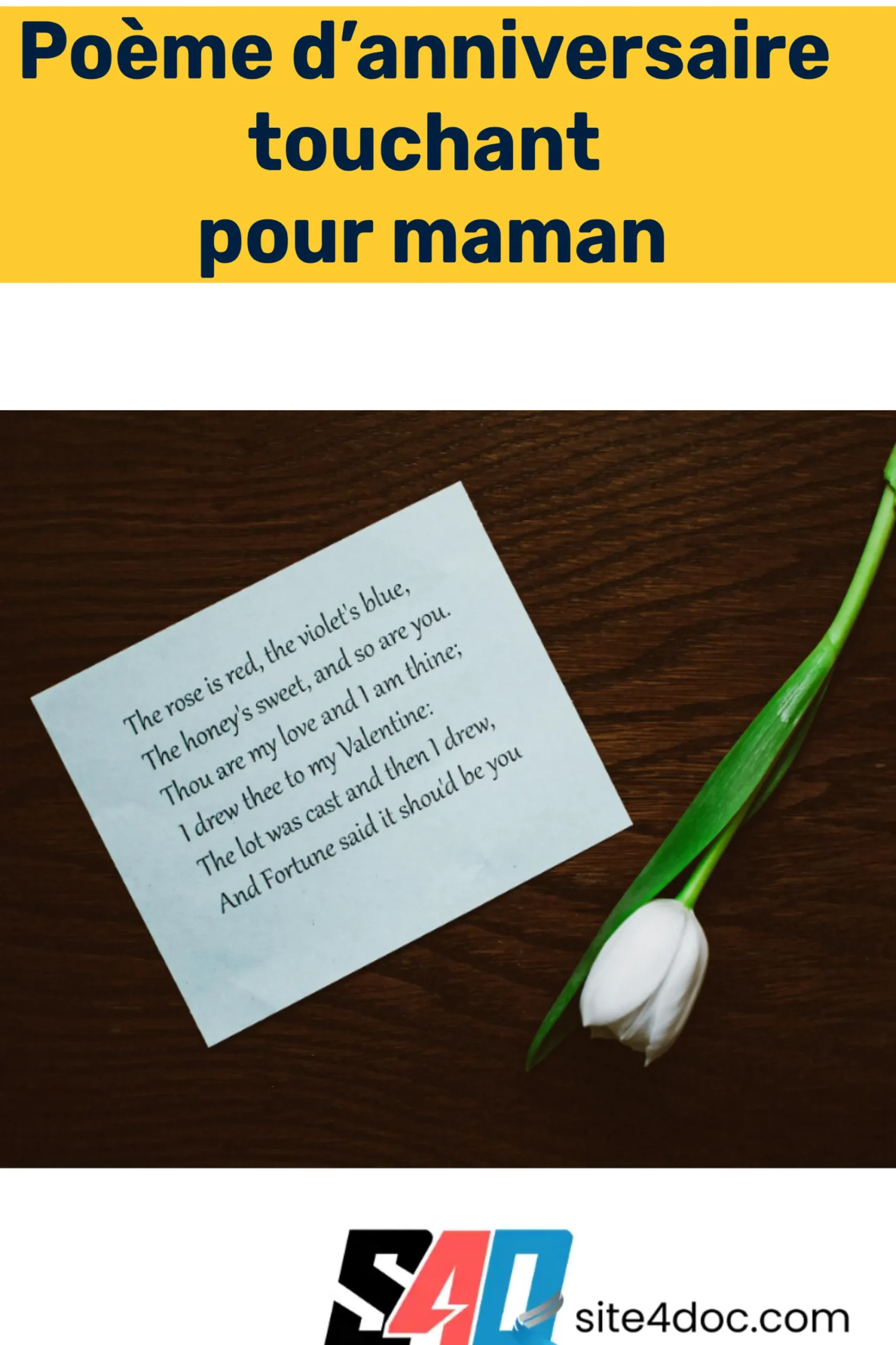Image d’une mère souriante recevant une carte d’anniversaire écrite à la main par son enfant, dans un cadre chaleureux et familial.